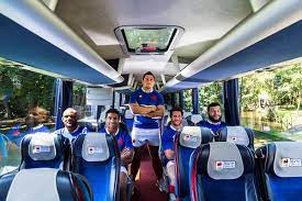 L'équipe de france devrait arriver dans quelques minutes. Un Nouveau Bus Pour Les Joueurs De L Equipe De France De Rugby