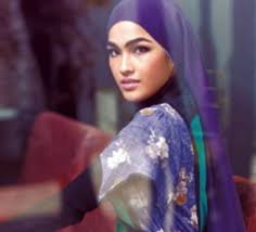 Perbisnis muda dan cantik ini juga selalu memperhatikan penampilannya ketika hadir di suatu acara. How Is Muslim Beauty Redefining The Asian Cosmetic Market Premium Beauty News