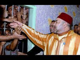 ,,daar ben ik al die tijd gebleven. Koning Mohammed Vi Bezoekt Gevangenen In Oukacha Youtube