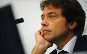‐ la decisione che l'assemblea è chiamata ad assumere riguarda unicamente la valutazione della condanna inflitta da cui discende la sospensione. Non C E Limite Arpe Ggio L Ex Enfant Prodige Della Finanza Italiana Matteo Arpe Ha Perso Il Tocco Business