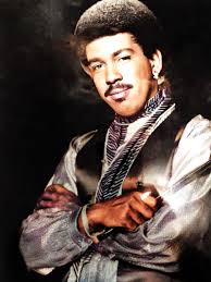 Un día como hoy, 24 de octubre de 1985, la República Dominicana perdió  trágicamente a una estrella emergente del merengue, Tony Seval. Seval era  una figura popular, conocido por su energía arrolladora