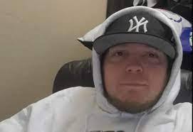 Kris Barra's Instagram, Twitter & Facebook