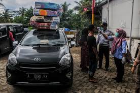 Hari raya idul fitri merupakan momen yang paling tepat untuk bersilaturahmi, pulang ke kampung halaman, bertemu kelauarga dan sanak saudara. Covid 19 Mudik Risks Mass Contagion Across Java National The Jakarta Post