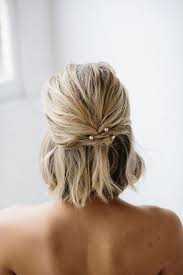 They are pretty much self styling, meaning you can create a fabulous casual hairstyle yourself. 15 Easy And Chic Ways To Style Short Hair Styleoholic