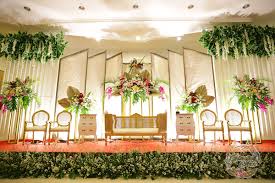 Harga decor pelaminan karet wedding gedung mewah. Dekorasi Pernikahan Modern Di Gedung Dekorasi Pernikahan