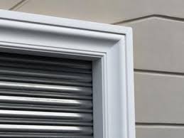 Le cornici in pietra naturale che caratterizzano i perimetri delle porte e delle finestre di molti edifici storici sono composte di basi, stipiti le pavimentazioni per esterni, dette lastricati in ambienti stradali, possono essere realizzate con molteplici pietre naturali e possono avere formato regolare o irregolare. Cornici In Polistirolo Polistirene Espanso Pannelli In Polistirolo Polidea