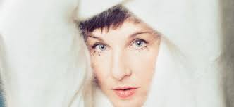 She was previously married to alexander hacke. Frauen Durfen Austeilen Arte Magazin Aboshop