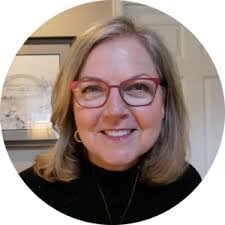 Sarah Pinder's Instagram, Twitter & Facebook