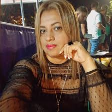 Con este calorcito, un sombrillita zapote con leche caeria super!!! ❤️😋