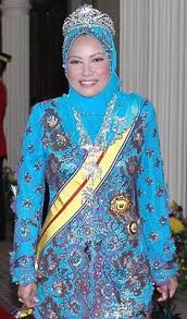 Voevodina yang menggunakan nama islam rihana itu menerusi. 62 Royalty Malaysia Ideas Royalty Royal Tiaras Royal Jewels