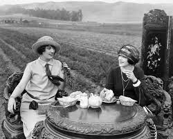 Ohl Lala Coco Tea Time Eating A Carrot 1920s Chinese Tea Break 1920s Fashion Photography Photo Vintage Photos