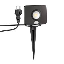 led gartenstrahler wega mit erdspiess fur aussen mit bewegungsmelder schwarz 10w 650lm warm weiss von ledscom de led strahler gartenstrahler