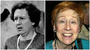 Jean Stapleton dies at 90