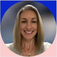 Lisa Earp's Instagram, Twitter & Facebook