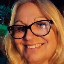 Na África tem o leão 🦁 Na China tem o panda 🐼 E no teu país o que tem 🤔