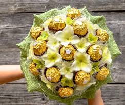For a thoughtful gift that's twice as sweet, browse our selection of chocolate bouquets and chocolate flower arrangements! The Benefits Of Sending Edible Chocolate Gifts Over Bouquets Of Flowers 3 Benefits Of