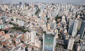 Na região, o visitante encontra tanto diversão diurna, como parques e centros de compras, como noturna, em casas de shows, boates, bares e restaurantes, que ficam abertos durante a madrugada. Cidade De Sao Paulo Tem Mais Predios Do Que Casas Pela Primeira Vez