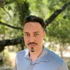 Alex Bui's Instagram, Twitter & Facebook