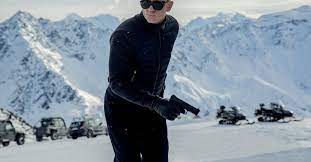 Jun 17, 2021 · in watchmen, smart played laurie blake (aka silk spectre), the former superhero and girlfriend of doctor manhattan who — over 30 years later — is now an fbi agent hunting down costumed vigilantes. Spectre Film 2015 Trailer Kritik Kino De