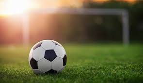 Dalam pertandingan sepakbola, pertandingan dipimpin oleh 1 orang wasit (referee). Jumlah Pemain Sepak Bola Dan Peraturannya Ulasan Lengkap Zonanulis Com