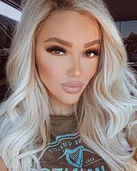 Courtney Riggs's Instagram, Twitter & Facebook