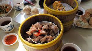 You must try the lo mai kai and the prawn dumpling. Yummy Breakfast At Foh San Dim Sum Restaurant å¯å±±è¶æ¥¼ At Ipoh Perak Huislaw Com