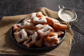 Que Vous Les Pr Eacute F Eacute Riez Plates Ou Gonfl Eacute Es Que Vous Les Appeliez Beignets De Mardi Gras Merveilles Ou B En 2020 Bugnes Petit Dessert Alimentation