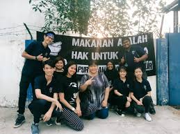 Dapur jalanan kuala lumpur, off jalan bangsar, kuala lumpur image via fbcdn.net dapur jalanan kuala lumpur melihat warisan adalah nilai yang perlu dijaga dan dipelihara justru kami memilih jalan panggung di bawah pos ofis seratus tahun menjadi tapak kami berkongsi makanan dan juga sebagai satu semangat untuk bersama mempertahankan warisan serta. Volunteering With Dapur Jalanan In Kuala Lumpur Keir Alexa