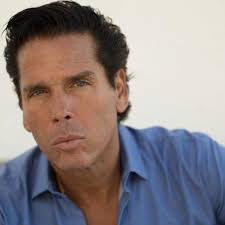 Season 2 (mex vip) contestants. Roberto Palazuelos Abucheado Por Presumir Rincon De Su Hogar Show News