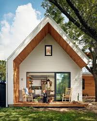 First Of All We Are Bringing To You An Ideal Designing Of The Home Porch Where The Raised Wooden Deck Is Renovat Porch Design House Exterior House With Porch