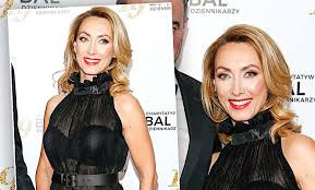 In 2020 the show's theme music is the same as dzień dobry tvn. Anna Kalczynska With Her Husband At The Journalists Ball 2019 Photos