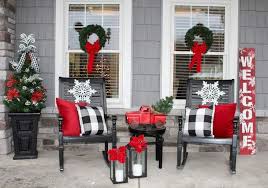 65 Simple Christmas Porch Decorating Ideas Front Porch Christmas Decor Christmas Porch Decor Best Outdoor Christmas Decorations