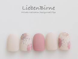 ほっこりタンポポの綿毛ネイル 暖かくなってきて 春ネイルが気になる今日は ほっこり綿毛ネイルのご紹介です 優しいベージュとピンクの組み合わせに 綿毛がひょっこりこんにちは japan nail art nail art hacks korea nail art