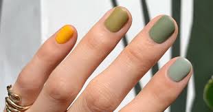 Even if you're an experienced dipper, you might find a few new tips and tricks. Different Color Gradient Nails Is Big Spring Nail Trend