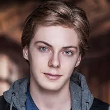 Alex Thorne's Instagram, Twitter & Facebook