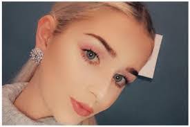 Leanne Hoadley's Instagram, Twitter & Facebook