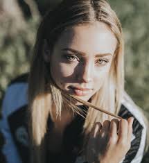 pin von mimi auf november 4th mood board hubsche gesichter fotoposen blonde madchen