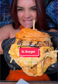 Deliciosas y grotescas hamburguesas @Sr. Burguer * La Juntada Bs.110 * Piña  colada Bs.35 * Mojito Bs.30 * Caipiriña Bs.30 (fin de semana 2 x 40Bs) *  Chesse burger con papas fritas Bs.38 * Moda da casa ...
