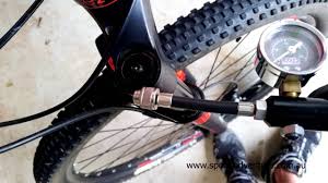 quick tip 22 how to adjust the air pressure in your suspension forks