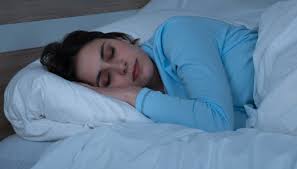 Ora che abbiamo visto quali sono gli alimenti indicati per dormire meglio, scopriamo anche quali sono i cibi che non fanno dormire. Dormire Bene Quali Cibi Mangiare E Quali Evitare Dilei