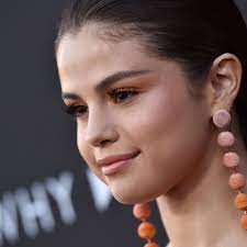 Symptoms of these diseases can affect many different body systems, including joints, skin, kidneys, blood cells, heart, and lungs. Famous People With Lupus Disease