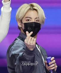 He's so good at singing live and his beauty is crazy. Bts S Jungkook Stuns With His Lovely Blond Hair Koreaboo