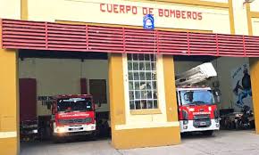 Un bombero salvó la vida de un bebé que cayó a un pozo con agua - Diario La  Mañana