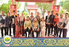 For more information and source, see on this link : Majlis Agama Dan Istiadat Melayu Perlis Raja Perlis Sampai Anugerah Pelajar Cemerlang