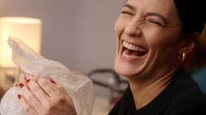 Maquiagem de flor com saquinho de supermercado? Vanessa Rozan testa truque