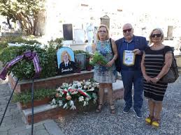 Di daniela giuffrida anche quest'anno, come ogni anno il 26 luglio, una rosa rossa sboccerà sulla tomba di una. Per Non Dimenticare Emanuela Loi Piscitelli Onore A Lei E A Tutti I Caduti In Servizio News Sardegnalive