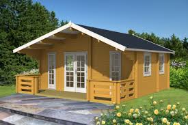 Coin de travail dans un abri de jardin habitable abonde de fenêtres basses qui laissent pénétrer la lumière du jour le bardage en bois massif et déco. Chalet En Bois Semi Habitable 24 M Ep 70mm Palma 2