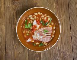 The acid from the barbecue sauce should help the beans hold their shape. Topf Pinto Beans With Ham Hocks Stockbild Bild Von Bohnen Topf 144601543