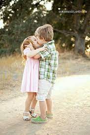 pin by leuni on sweet children pinterest happy first kiss and pies cute baby couple kids kiss old portraits