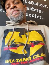 wutangforever my wufamily association is something I hold close. I remember  6the grade this kid Billy olesuik and I used to trade off wu cds I had a  stack of over 30